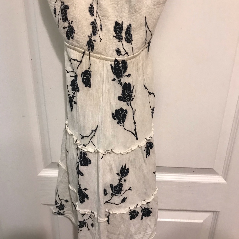Illa Illa 🤍🖤 Écru Halter Dress with Black Flowers, Size Medium - Picture 5 of 5